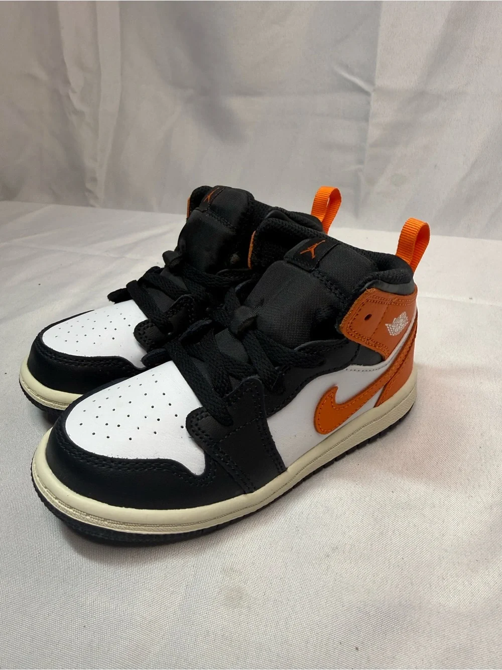 Jordan Air Jordan 1 Mid TD Kids Sneaker US 9C Black/White/Orange Leather